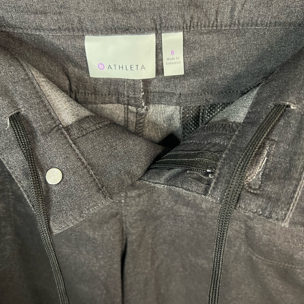 Athleta‎ Heathered Charcoal Gray Black La Trek 8" Inseam Mid Rise Shorts Size 8 - Picture 6 of 10
